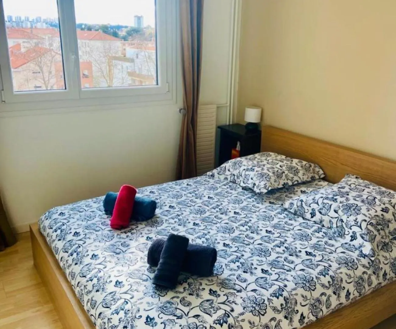 Appartement 3 Chambres, 85 M2, Residence Securisee Vénissieux 0*,
